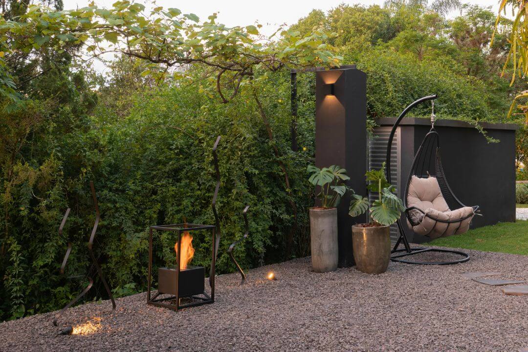 Spa com lareira ecológica Somer Round em base de pedra.