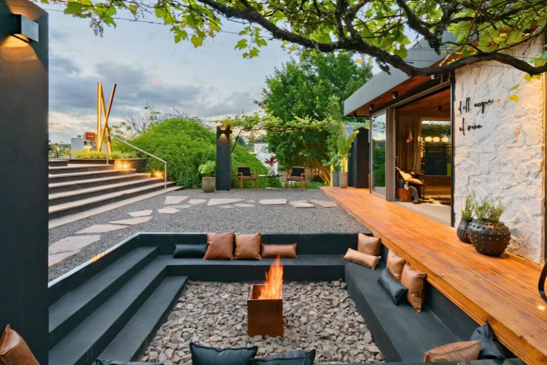 Spa com lareira ecológica Somer Round em base de pedra.